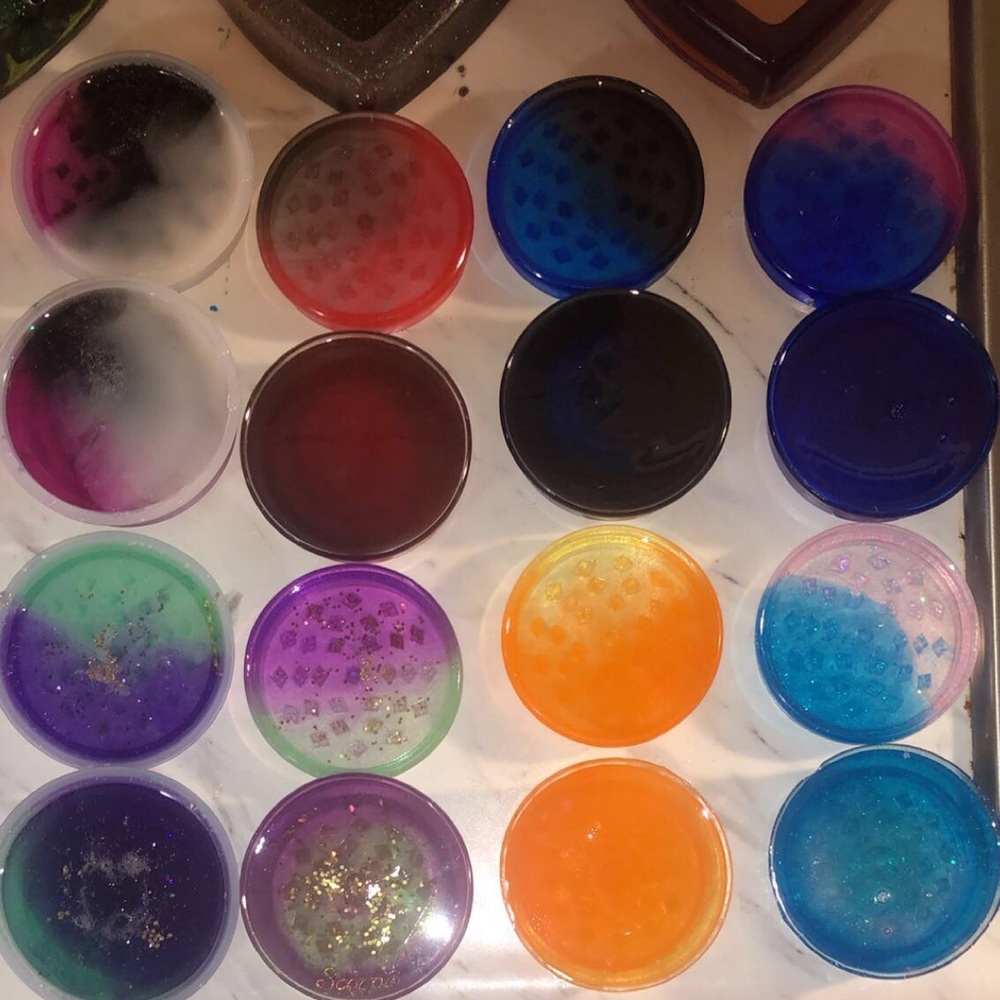 Resin - Picture 2 of 4